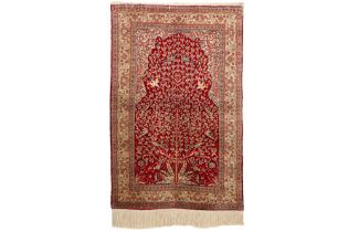 Turkish Kaysereh praying rug in silk || Turkse Kaysereh in zijde met een vrij klassieke