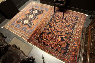 two Persian rugs : Afshar and Sarouck Mahal || Lot van twee Perzische tapijten : Afshar en Sarouck