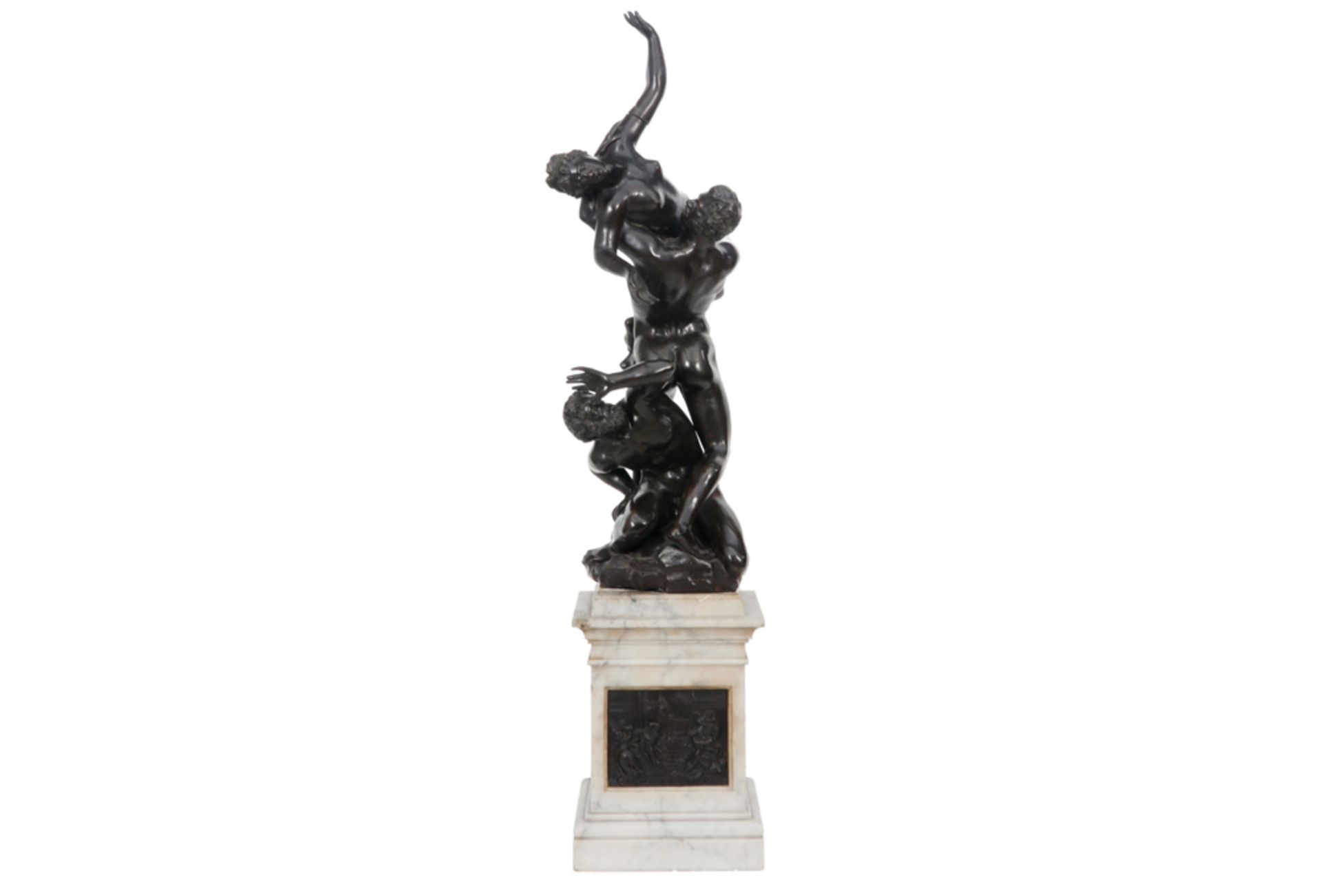 antique "Grand Tour" sculpture in bronze on a base in marble with bronze basreliefs || Antieke "