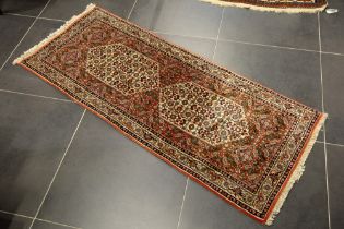 Persian Bidjar runner in wool with classic design || Perzische Bidjar-loper met klassieke tekening