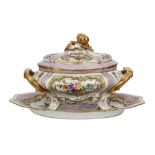 set of a lidded tureen and salver in marked porcelain with painted decors || Set van een