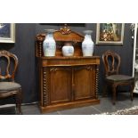small 19th Cent. English mahogany cabinet with a what-not || Negentiende eeuws Engels meubeltje in