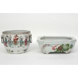 two pieces of antique Chinese porcelain with polychrome decor, amongst which a marked planter || Lot