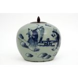 Chinese ginger jar in celadon porcelain with a blue-white decor with an old Sage || Chinese