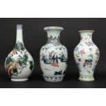 three Chinese vases in porcelain with polychrome decor || Lot van drie Chinese vazen in porselein