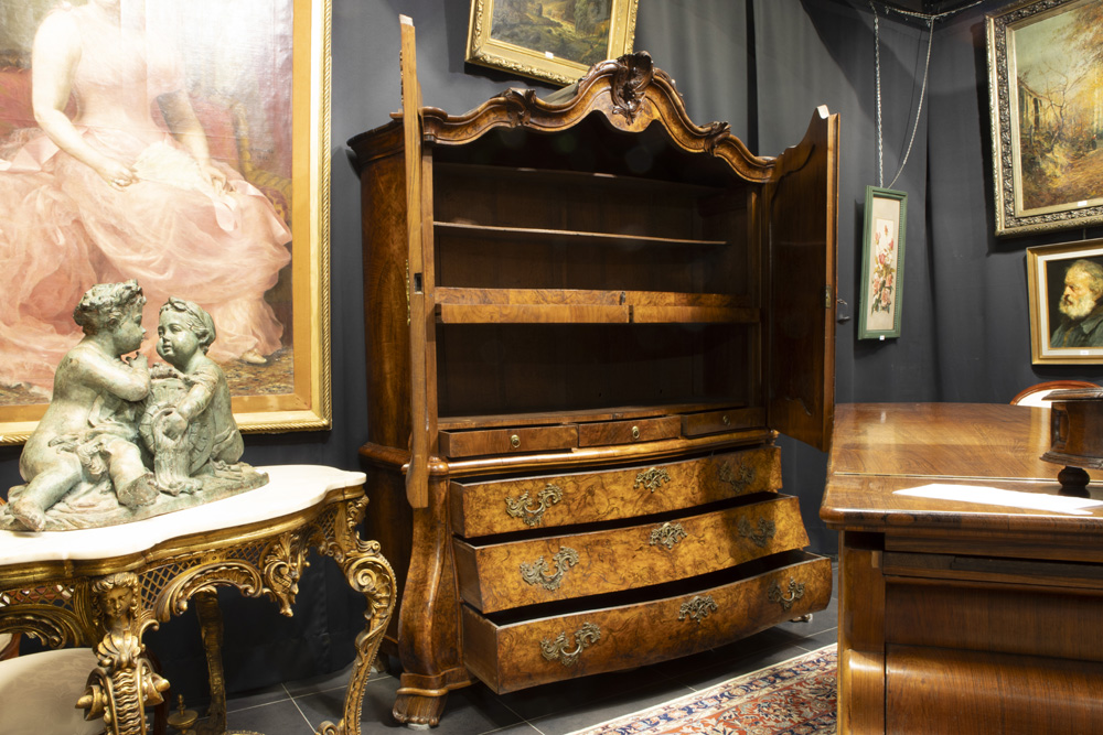 quite exceptional 18th Cent. Louis XV style cabinet in burr of walnut with rare small sizes and with - Image 2 of 2