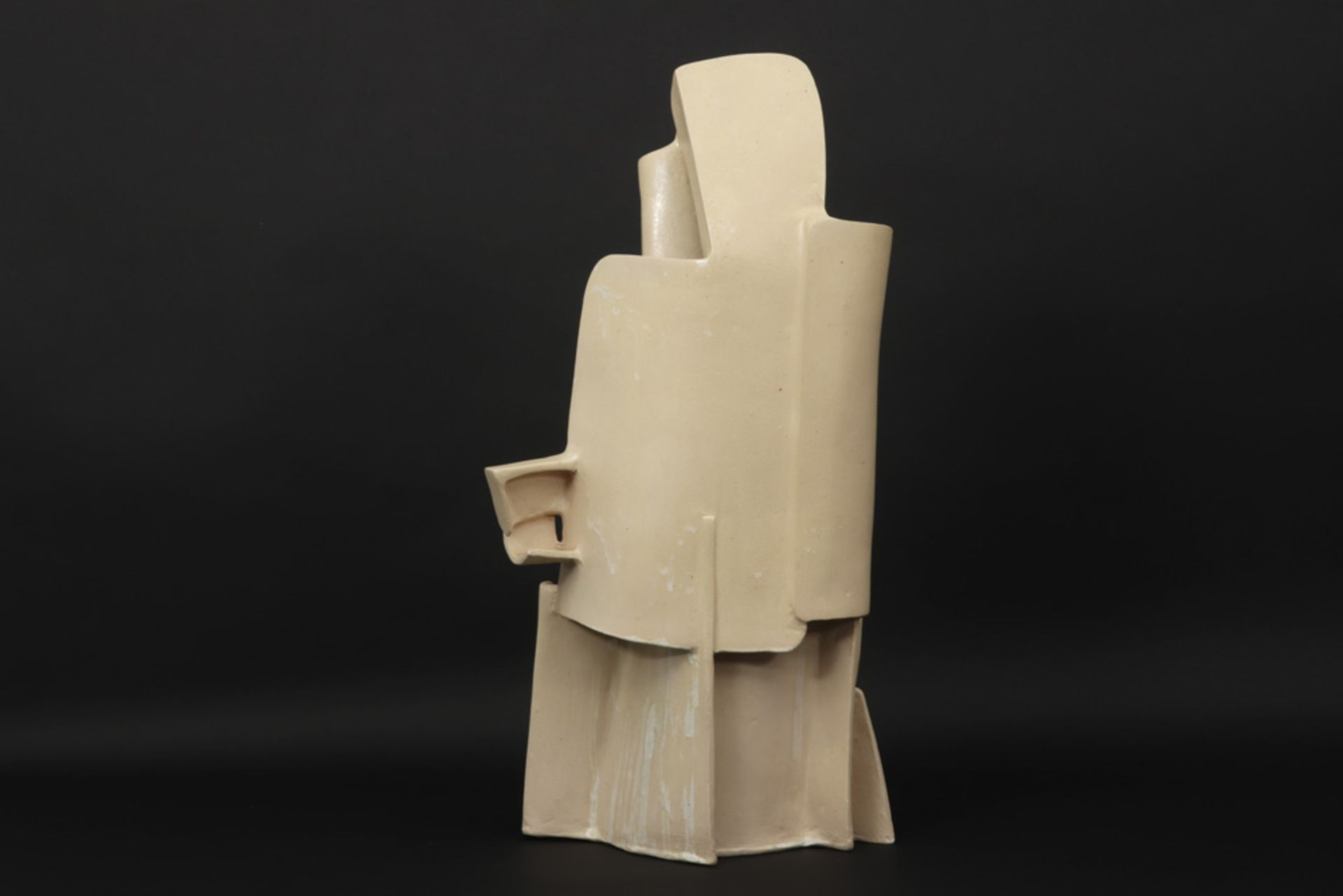 cubist sculpture in ceramic with "MJV" monogram on the bottom || MJV sculptuur in keramiek met een - Image 3 of 6