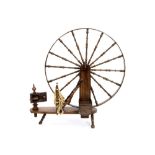 antique spinning wheel || Antiek spinnewiel - hoogte : 108 cm