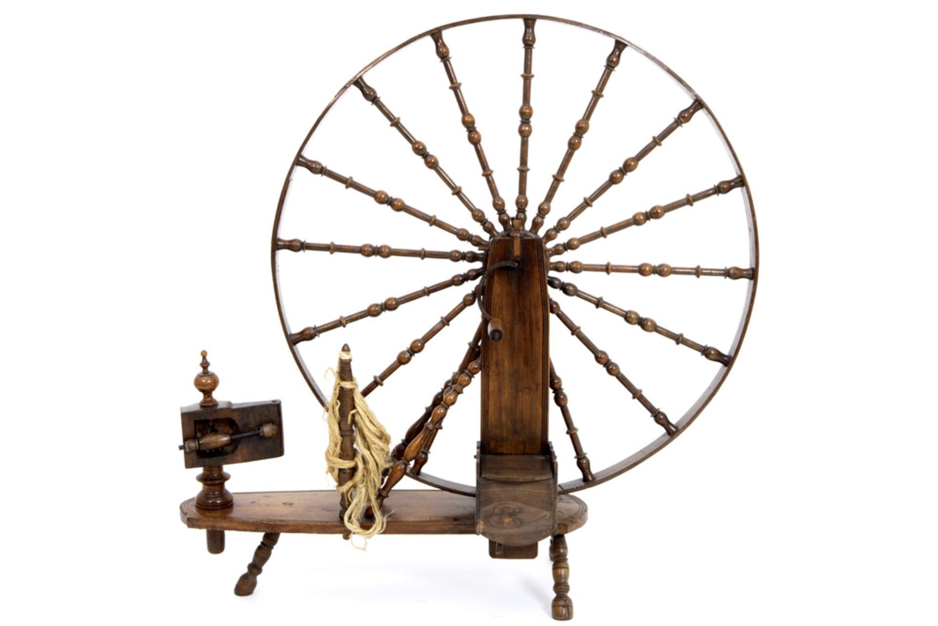 antique spinning wheel || Antiek spinnewiel - hoogte : 108 cm