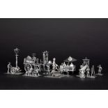 various lot with silver miniatures || Lot van vijftien miniaturen in massief zilver met allerlei