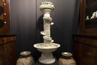 quite big presumably Italian ceramic fountain || Vrij grote vintage fontein in allicht Italiaanse