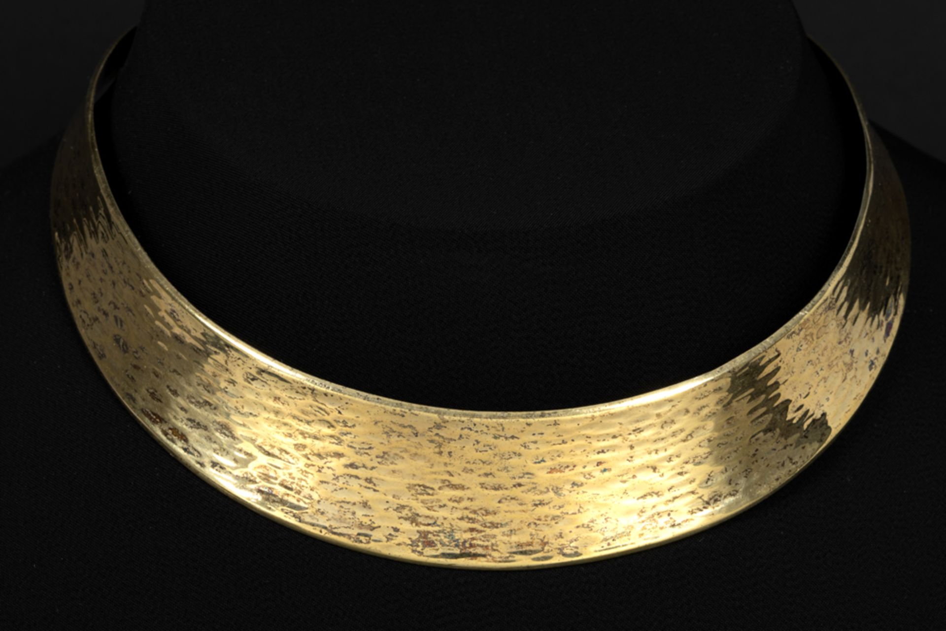 Dutch necklace in gilded silver dated 1950 || Nederlandse fifties' halsband in gedoreerd en gehamerd