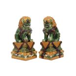 pair of Chinese Ming style glazed ceramic Temple lions || Paar Chinese "tempelleeuwtjes" in