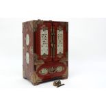 small Chinese rose-wood jewelry cabinet with jade panels || Chinees juwelenkabinetje in rozenhout