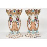 pair of 19th Cent. French vases on base in porcelain from Paris || Paar negentiende eeuwse Franse