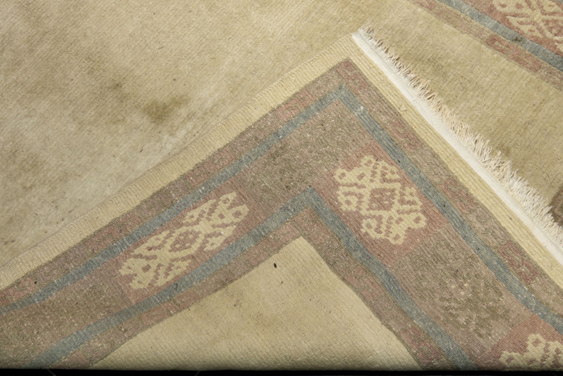 nineties' handknotted Nepalese rug in wool || Handgeknoopt Nepalees tapijt met typisch design van de - Image 2 of 2