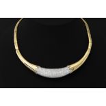 nineties' design necklace in white and yellow gold (18 carat) with at least 3,50 carat of very