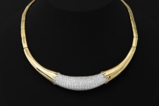 nineties' design necklace in white and yellow gold (18 carat) with at least 3,50 carat of very