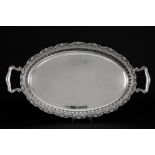 Italian oval (dinner) tray in marked silver || Ovale dienplateau met twee grepen in massief