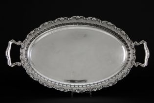 Italian oval (dinner) tray in marked silver || Ovale dienplateau met twee grepen in massief