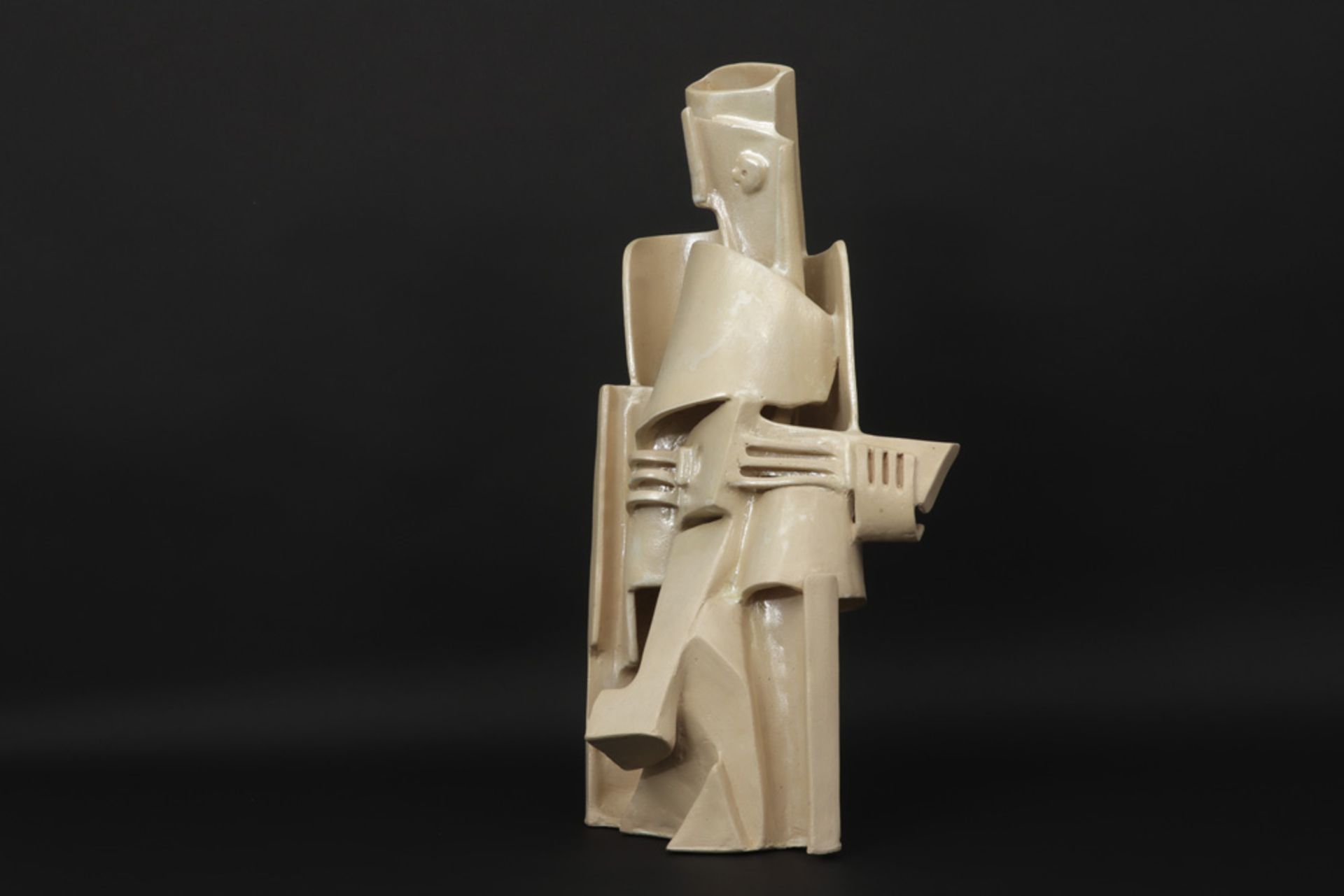 cubist sculpture in ceramic with "MJV" monogram on the bottom || MJV sculptuur in keramiek met een - Image 2 of 6