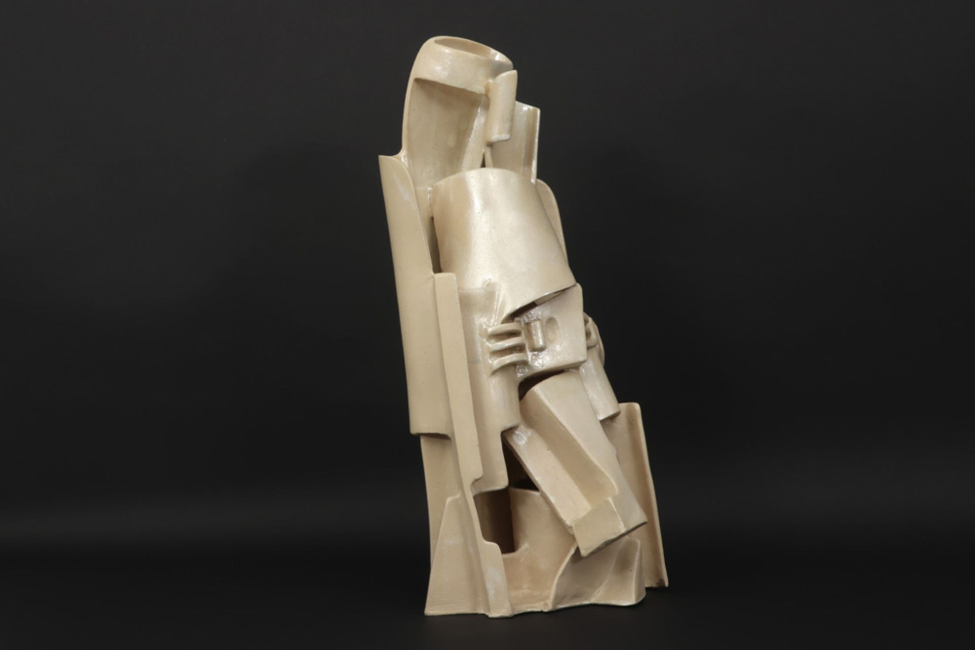 cubist sculpture in ceramic with "MJV" monogram on the bottom || MJV sculptuur in keramiek met een - Image 4 of 6