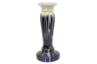 19th Cent. pedestal in enamelled ceramic || Negentiende eeuwse piédestalle in geëmailleerde