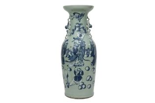 antique Chinese celadon vase in porcelain with a blue-white decor with figures || Antieke Chinese