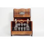 19th Cent. liquor cellar in walnut with inlay and with its content || Negentiende eeuwse