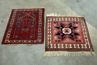 small Beloutch praying rug and a Persian Afshar in wool on wool || Lot van een Beloutch -