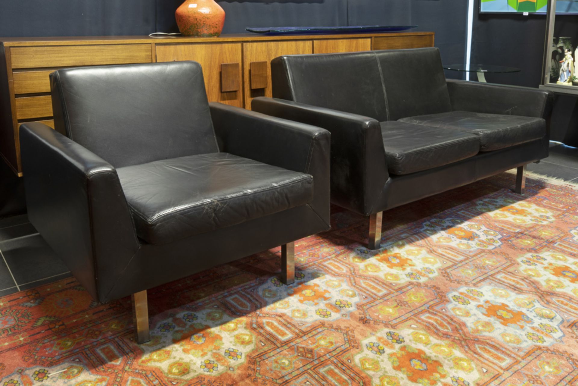 sixties' 3pc design black leather and chromed metal salon suite || Sixties' design salonensemble - Image 3 of 6