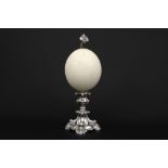 baroque style ornamental piece with an ostrich egg on a silver base || Barok sierstuk met een