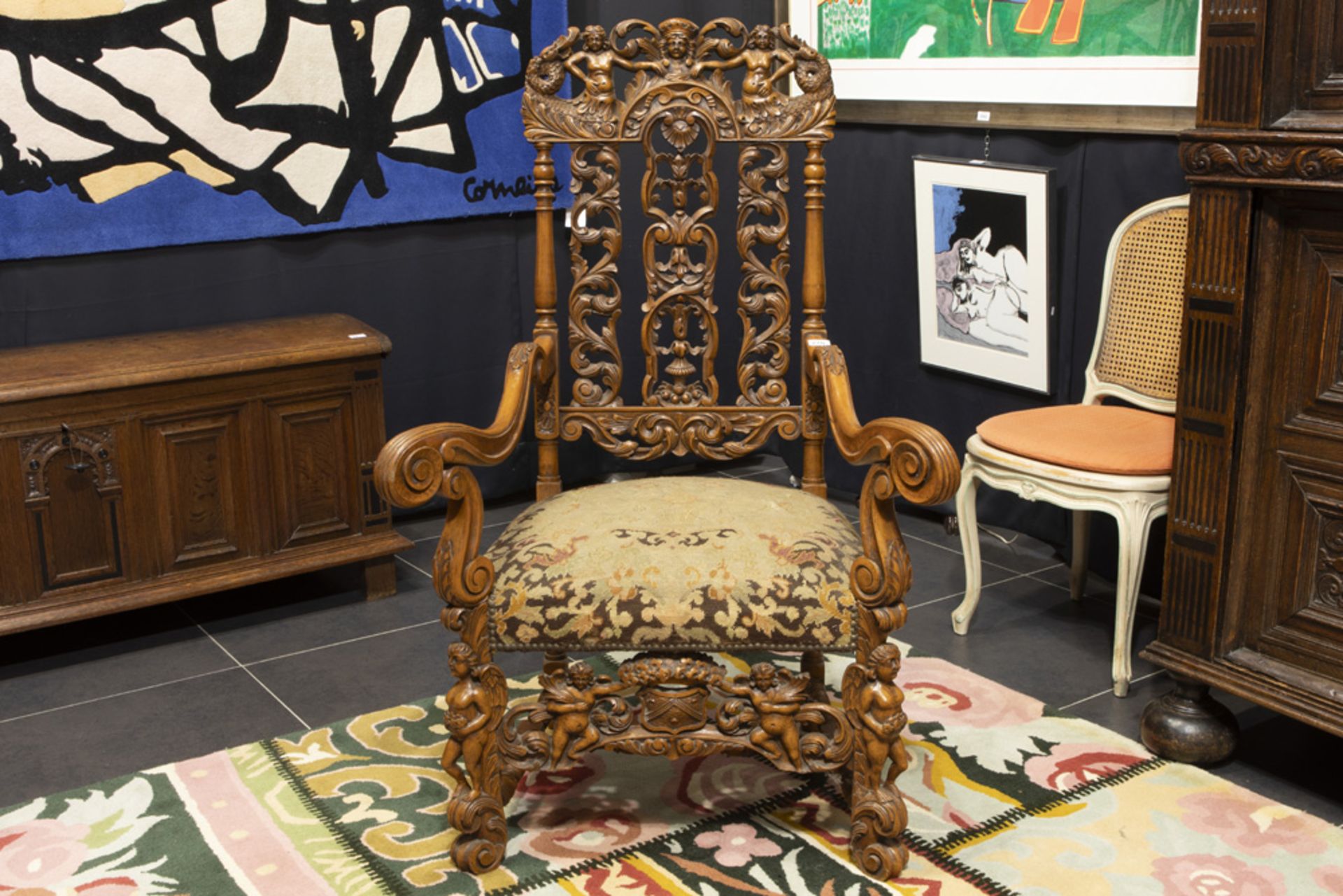 'antique' richly sculpted early Louis XIV style armchair || 'Antieke', rijkgesculpteerde zgn