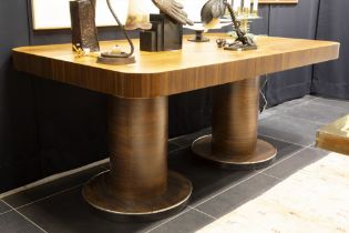 nice Art Deco table in walnut and rose-wood || Mooie Art Deco-tafel in notelaar en palissander met