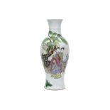 antique Chinese vase in marked porcelain with a polychrome decor with four figures || Antieke