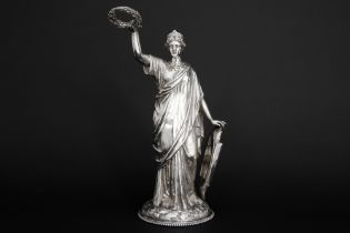 antique "Victorious woman" sculpture in marked silver || Antieke sculptuur in massief zilver,