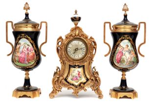 3pc garniture in Limoges marked porcelain a pair of vases and a clock || Driedelige garnituur in