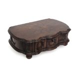 nice 18th Cent. oak letter box with quite special design and with inlaid lid || Mooi achttiende
