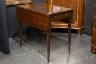 antique English Pembroke table in mahogany || Antieke Engelse zgn "Pembroke" tafel met typische