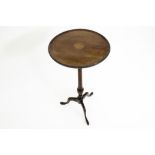 18th/19th Cent. Georgian neoclassical wine table in mahogany with an inlaid round top ||