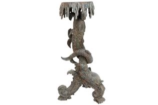 rococo style pedestal in bronze || Rococo-piédestalle in brons versierd met een dolfijn - hoogte :