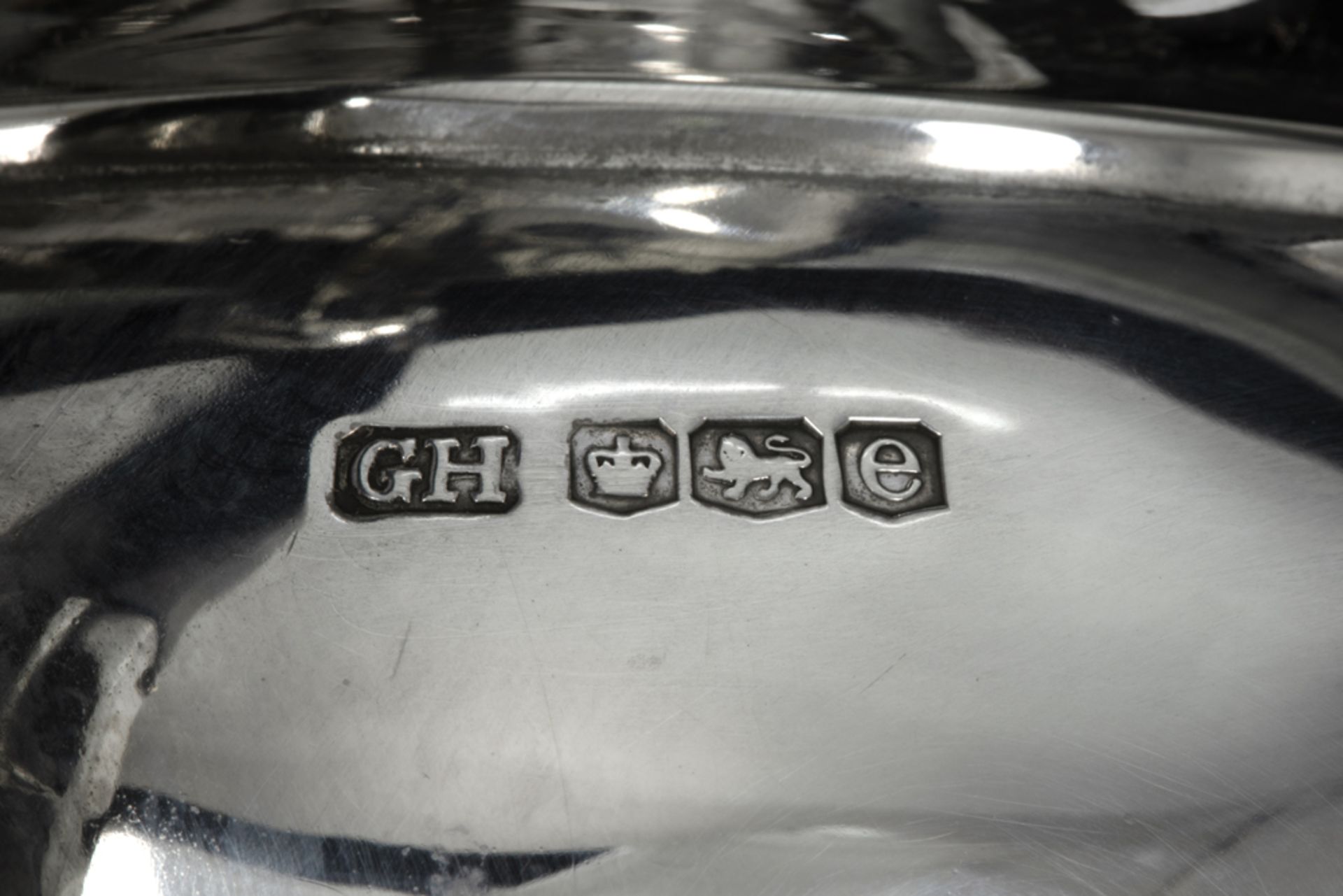 English 4pc coffee and teaset in Harrison Brothers & Howson signed and marked silver || HARRISON - Image 3 of 3