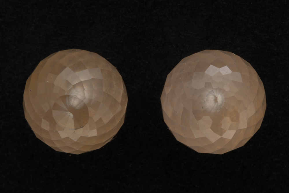 pair of earrings in pink gold (18 carat) with ca 10 carat of pink quartz || Paar oorbellen met een