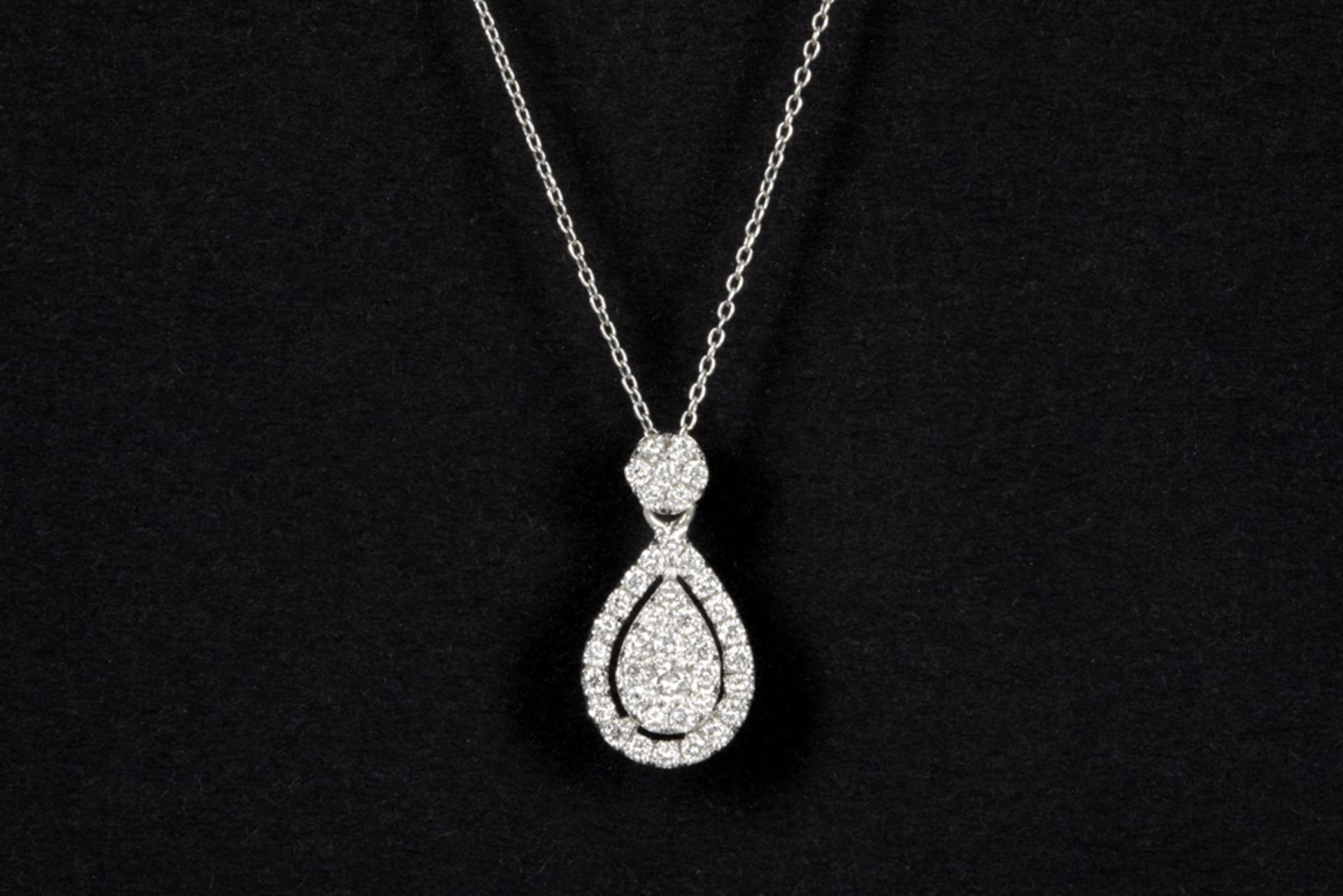 dropshaped pendant in white gold (18 carat) with ca 0,25 carat of high quality brilliant cut