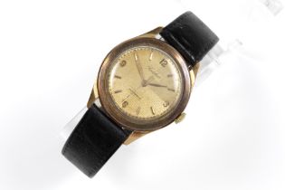 sixties' vintage automatic "Cortébert" wristwatch in yellow gold (18 carat) || CORTÉBERT sixties'