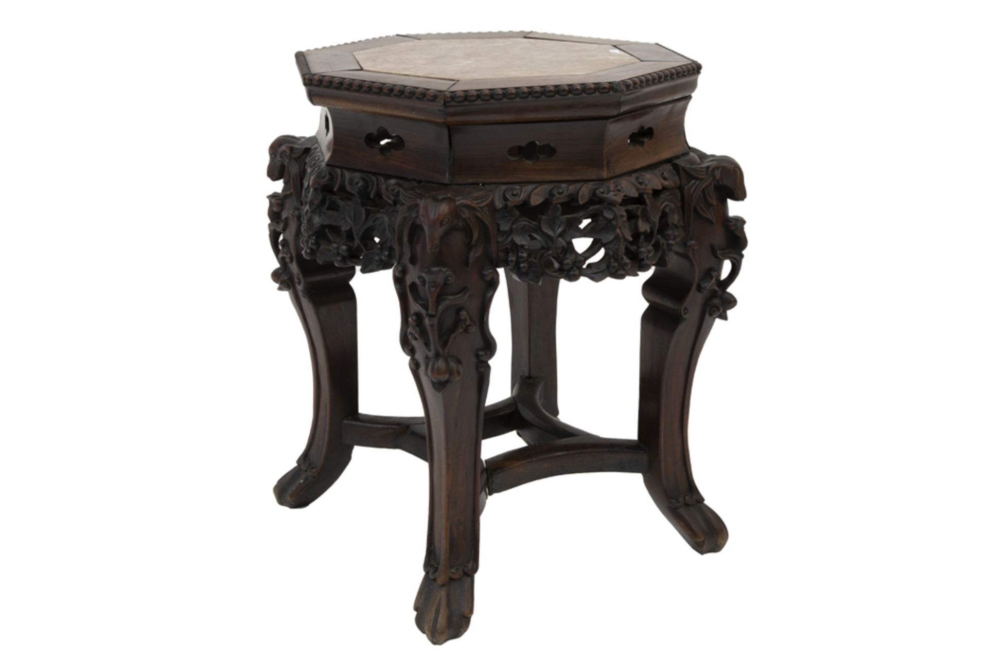 antique Chinese pedestal in carved wood with marble top || Antieke Chinese piedestalle/bijzettafel