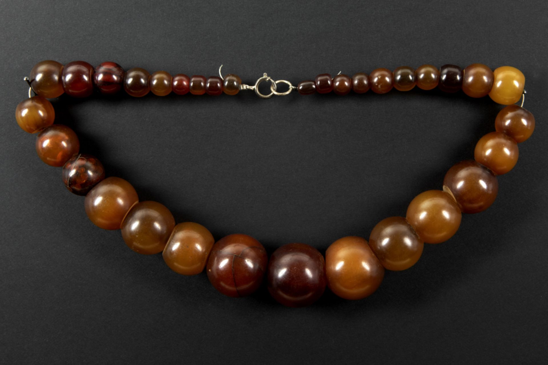 necklace with amber beads || Collier met kralen van amber - lengte : ca 50 cm - gewicht : 144 gram