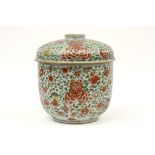 18th Cent. Chinese Kang Hsi period lidded jar in porcelain with a Famille Verte decor ||