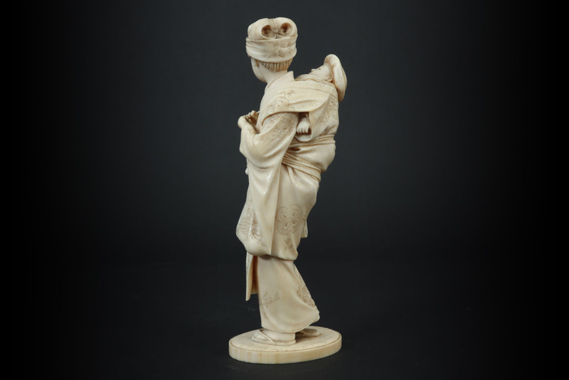 19th Cent. Japanese "Mother and Child" sculpture in ivory (with a missing mark) - with EU CITES - Bild 3 aus 6