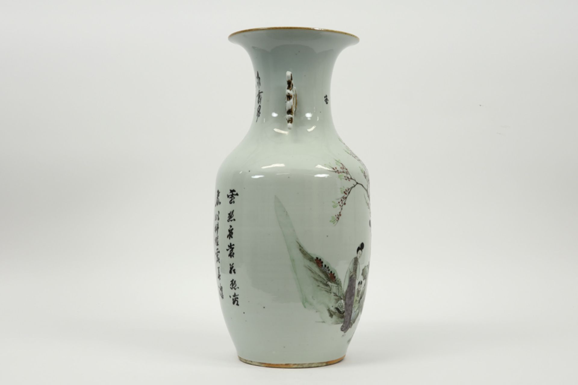 Chinese Republic period vase in porcelain with a polychrome decor with women and children || Chinese - Image 2 of 5